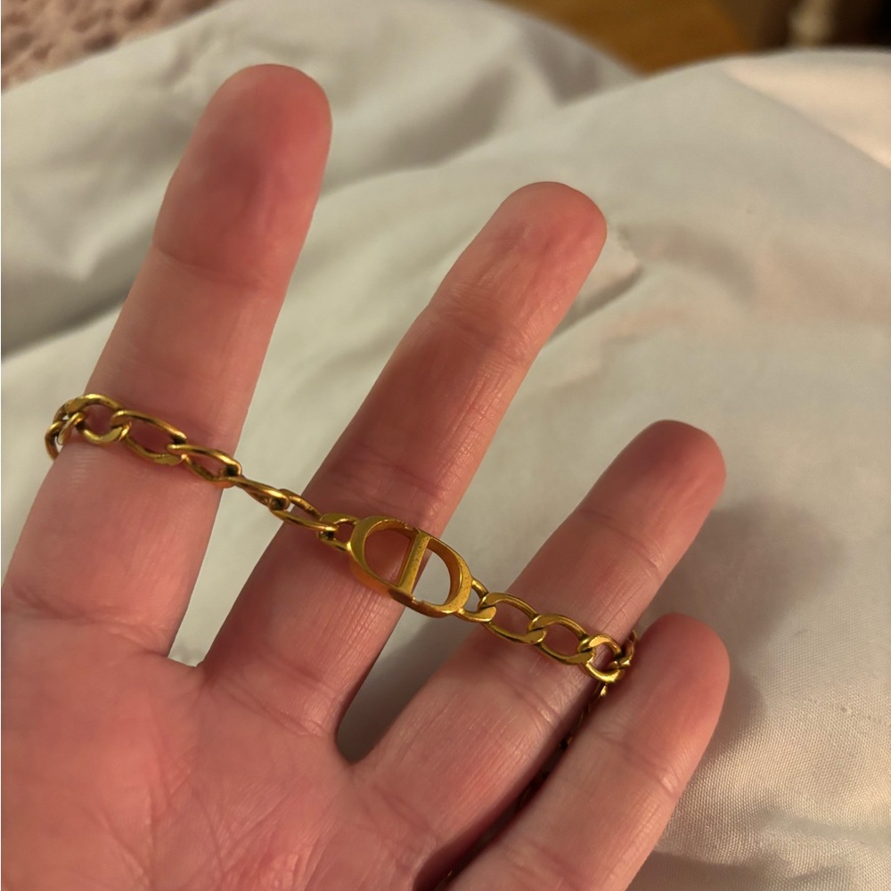 CHRISTIAN DIOR
Metal Petit CD Choker Necklace Gold